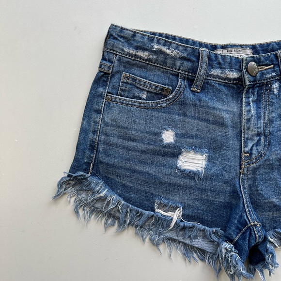 Free People Jean Shorts Denim Distressed Raw Hem Frayed Pockets Blue Size 24 - Picture 4 of 9